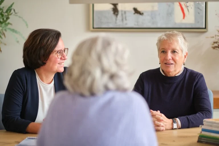 Teamoverleg van Nabestaandenzorg en Advies Amsterdam.